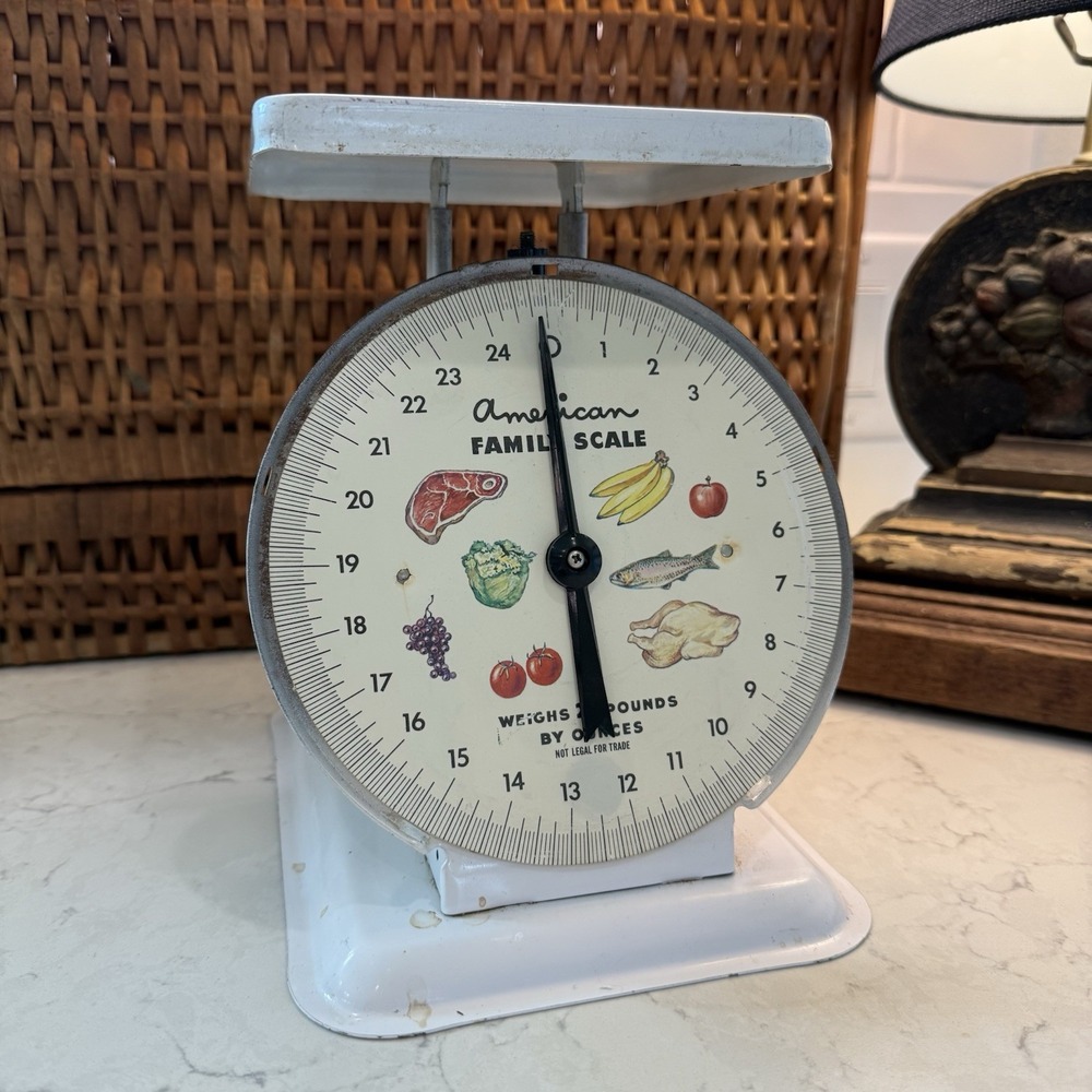Vintage White Metal American Family Kitchen Scale 25 Lb. Retro Cottage Farmhouse